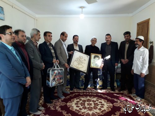 دیدارفرماندارعلی آباد کتول ازخانواده شهید ولی الله نظرخانی