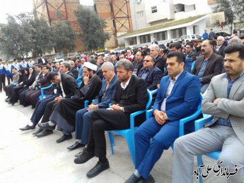 نواختن زنگ انقلاب در مدرسه شاهد