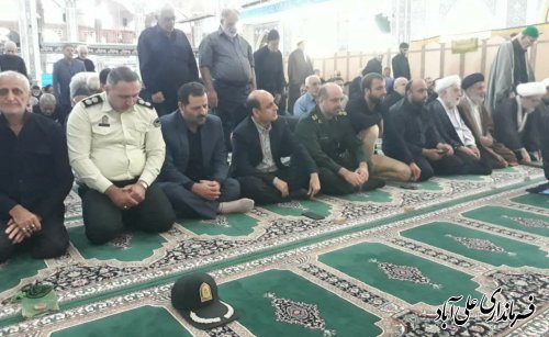 حضور دکتر حق شناس استاندار گلستان در نماز جمعه شهرستان علی آبادکتول