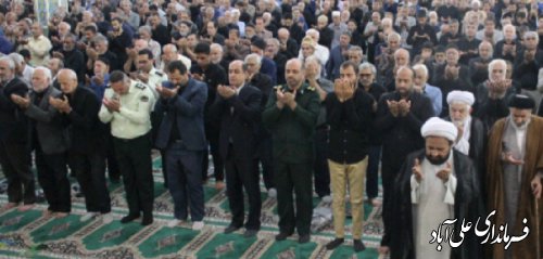 حضور دکتر حق شناس استاندار گلستان در نماز جمعه شهرستان علی آبادکتول