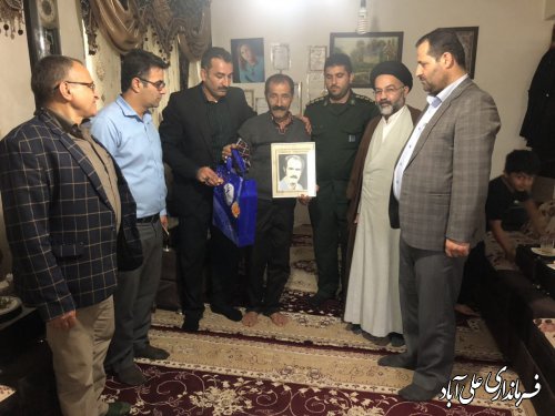 دیدار فرماندار با خانواده شهیدان "محمدرضا غریب آبادی، رمضانعلی غریب شیرنگی و عبدالمجید بدراقی"
