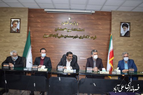 در زمان قبول مسئولیت باید بپذیریم که درجهت رفاه حال و حل مشکلات مردم گام برداریم