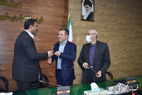 در زمان قبول مسئولیت باید بپذیریم که درجهت رفاه حال و حل مشکلات مردم گام برداریم