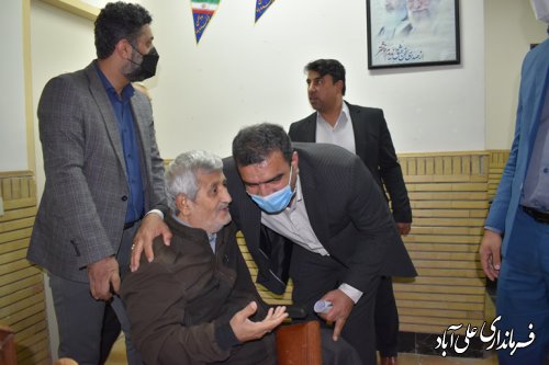 در زمان قبول مسئولیت باید بپذیریم که درجهت رفاه حال و حل مشکلات مردم گام برداریم