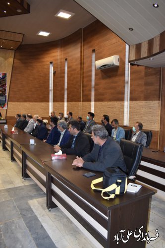 بخشداران با جذب سرمایه گذاران ، زمینه ساز رشد و پیشرفت منطقه باشند