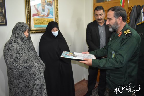 تجلیل از خانواده شهید شاخص کشور در سال  1401 شهید مدافع حرم حاج قربان نجفی