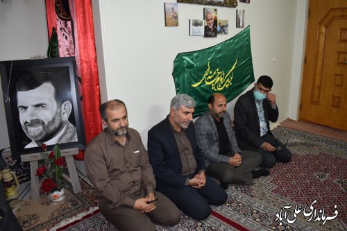 تجلیل از خانواده شهید شاخص کشور در سال  1401 شهید مدافع حرم حاج قربان نجفی