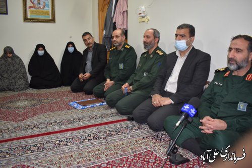 تجلیل از خانواده شهید شاخص کشور در سال  1401 شهید مدافع حرم حاج قربان نجفی