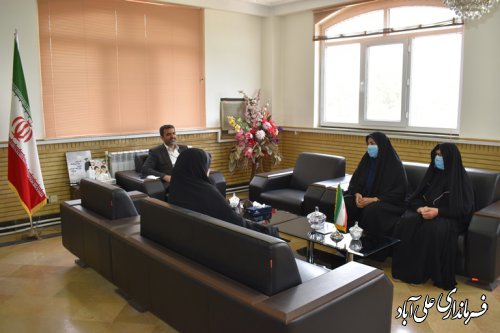 نقش بانوان ایثار گر در دوران دفاع مقدس كمتر از رزمندگان نبود