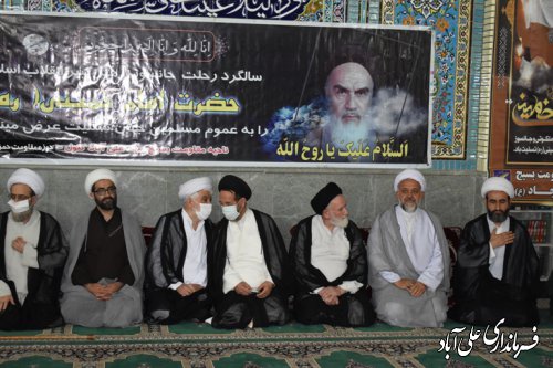 آگاهی بخشی امام خمینی (ره) به مردم رمز پیروزی انقلاب بود