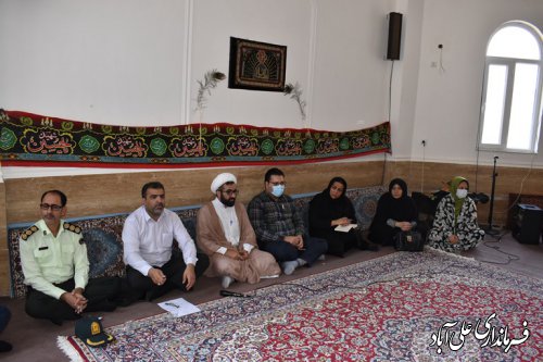  جلسه میز خدمت فرماندار وجمعی از روسای ادارات  در سایت مسکن مهر ولایت (الازمن)برگزار شد