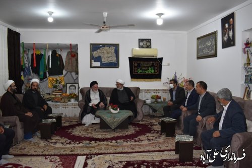 دیدار دکتر الناصری با خانواده های شهدای مدافع حرم علی آبادکتول 