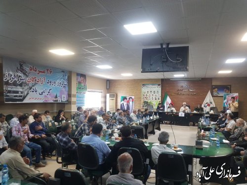 طی مراسمی در سالن اجتماعات فرمانداری از آزادگان شهرستان تجلیل به عمل آمد