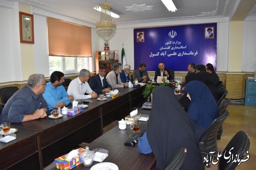 نشست صمیمی  معاون توسعه مدیریت و منابع استاندار با فرماندار و کارکنان فرمانداری 