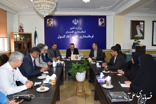 نشست صمیمی  معاون توسعه مدیریت و منابع استاندار با فرماندار و کارکنان فرمانداری 