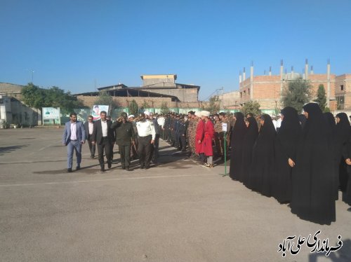 مراسم صبحگاه مشترک نیروهای نظامی و انتظامی شهرستان برگزار شد 