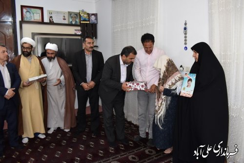دیداربا خانواده شهید نازقلی نظری از شهدای اهل سنت روستای قره بلاغ 