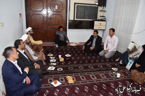 دیداربا خانواده شهید نازقلی نظری از شهدای اهل سنت روستای قره بلاغ 