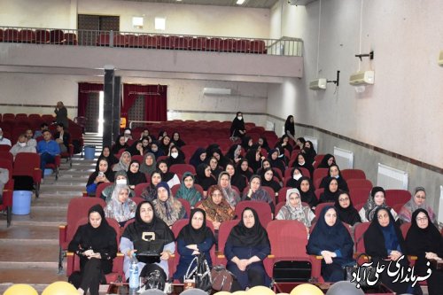 مراسم تقدیر از بهورزان در تالار بوستان علی آبادکتول برگزار شد 