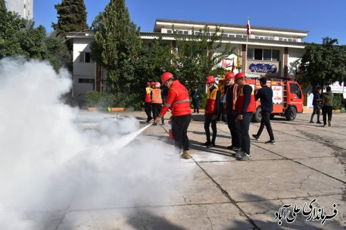 زنگ پدافند غیر عامل  همراه مانور امداد و نجات دانش آموزی در هنرستان شهید رجایی علی آباد کتول نواخته شد