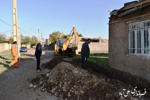 فرماندار علی آبادکتول با حضور در روستای امیرآباد سرخ محله جنوبی  به صورت میدانی از روند عملیات بهسازی معابر روستای مذکور  بازدید کرد