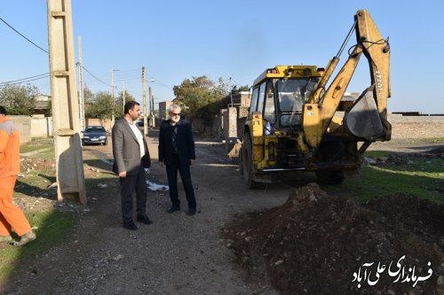فرماندار علی آبادکتول با حضور در روستای امیرآباد سرخ محله جنوبی  به صورت میدانی از روند عملیات بهسازی معابر روستای مذکور  بازدید کرد