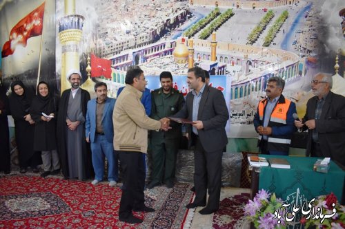 به مناسبت گرامیداشت هفته بسیج میز خدمت جهادی "شهید کوچری" در اسلام آباد سیستانیهای علی آبادکتول برگزار شد