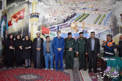به مناسبت گرامیداشت هفته بسیج میز خدمت جهادی "شهید کوچری" در اسلام آباد سیستانیهای علی آبادکتول برگزار شد