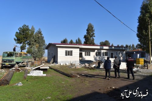 فرماندارعلی آبادکتول از مدرسه در دست ساخت شهید کلینی روستای معصوم آباد بازدید کرد 