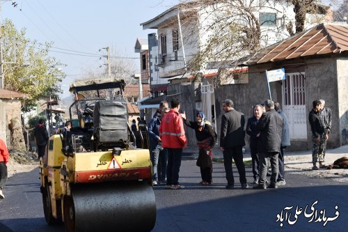 بازدید فرماندار علی آبادکتول از اجرای پروزه آسفالت معابر روستای محمد آباد کتول