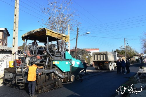 بازدید فرماندار علی آبادکتول از اجرای پروزه آسفالت معابر روستای محمد آباد کتول