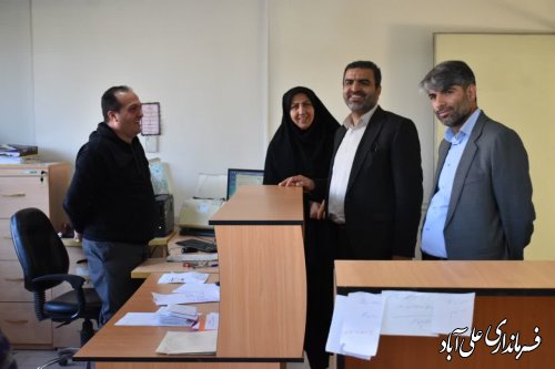 فرماندار علی آبادکتول به مناسبت هفته ثبت احوال با رئیس و کارکنان اداره ثبت احوال دیدار کرد. 