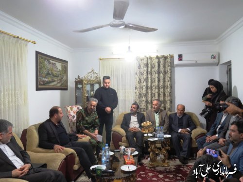 دیدار وزیر جهادکشاورزی با همراهی فرماندار علی آبادکتول از خانواده شهید جهادگر در روستای کردآباد