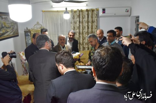 دیدار وزیر جهادکشاورزی با همراهی فرماندار علی آبادکتول از خانواده شهید جهادگر در روستای کردآباد