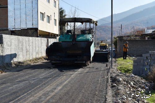 فرماندار علی آبادکتول با حضور در روستای کردآباد به صورت میدانی از روند عملیات آسفالت معابر روستای مذکور بازدید کرد. 
