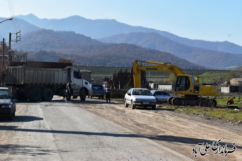 فرماندار علی آبادکتول با حضور در روستای کردآباد به صورت میدانی از روند عملیات آسفالت معابر روستای مذکور بازدید کرد. 