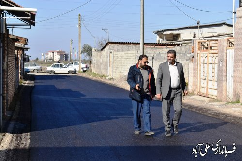 فرماندار علی آبادکتول با حضور در روستای کردآباد به صورت میدانی از روند عملیات آسفالت معابر روستای مذکور بازدید کرد. 
