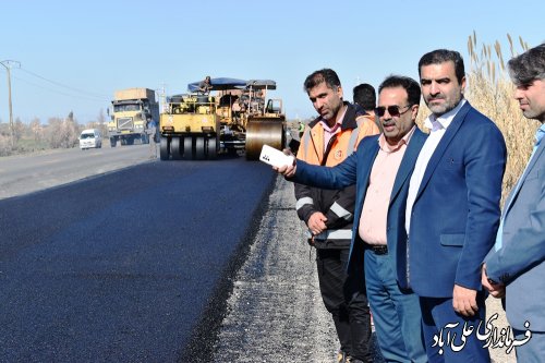 فرماندار علی آبادکتول از پروژه آسفالت محور سنگدوین - ایمر بازدید کرد 