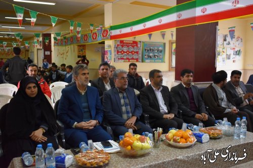 جشن ۴۴ سالگی پیروزی انقلاب اسلامی در مدرسه جنان شهر سنگدوین برگزار شد.