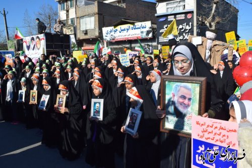 در راهپیمائی ،متفاوت‌ترین 22 بهمن 44 سال اخیر ، با آرمان های انقلاب اسلامی و امامین امت تجدید پیمان کردند. 