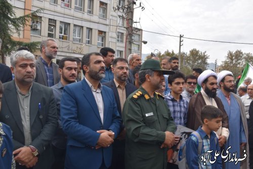 مردم علی آبادکتول با حضور گسترده در راهپیمایی ۱۳ آبان انزجار خود علیه استکبار جهانی را نشان دادند