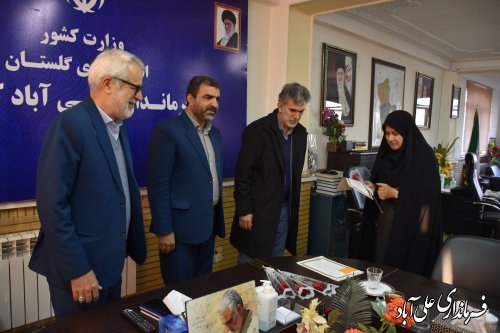 تجلیل از بانوان شاغل در فرمانداری به مناسبت گرامیداشت مقام مادر و روز زن