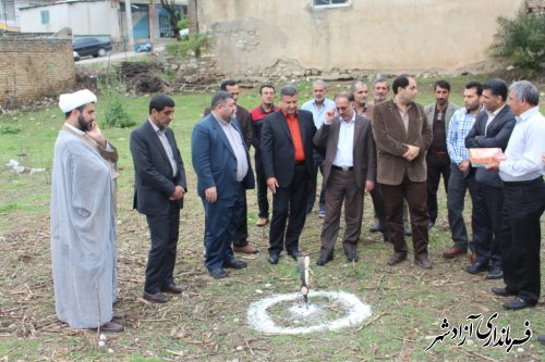 کلنگ زنی ساختمان دهیاری روستای سوسرا توسط شفائی فرماندار شهرستان آزادشهر