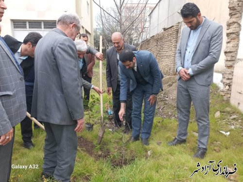 دیدار فرماندار شهرستان با پیشکسوتان منابع طبیعی آزادشهر