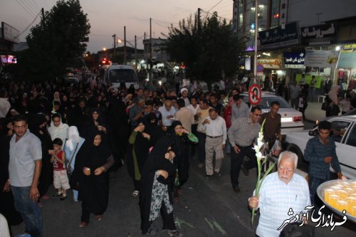 با حضور خدام امام رضا(ع) در شهرستان آزادشهر،فضای معنوی و عطرآگین حرم در شهر پیچید