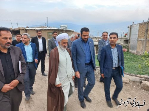 میز خدمت مسئولین در روستای نرگس چال برگزار شد