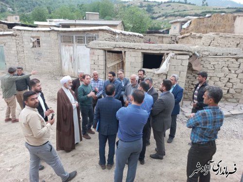 میز خدمت مسئولین در روستای نرگس چال برگزار شد