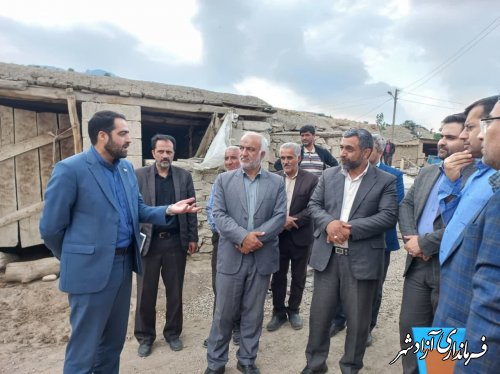 میز خدمت مسئولین در روستای نرگس چال برگزار شد