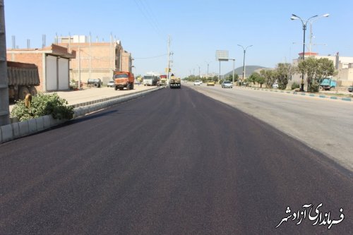 بازدید  فرماندار  آزادشهر از روند اجرای آسفالت اصلاح هندسی میدان جمهوری 