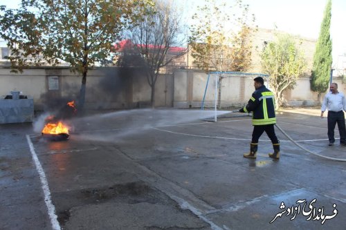 مانور زلزله و ایمنی در مدارس شهرستان آزادشهر برگزار شد